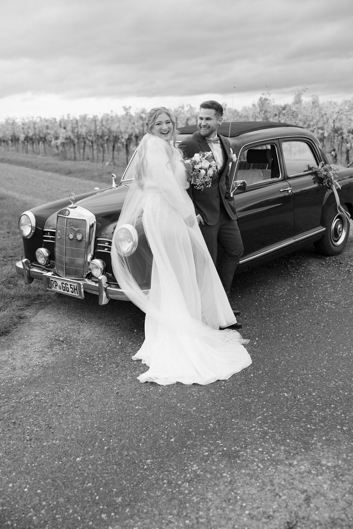 Hochzeitsfotograf Saarland - Pfalz - Rheinhessen - Mainz - Andreas Heu WEDDINGS - Editorial Brautpaarshooting - Weinberge - Hochzeit im Herbst