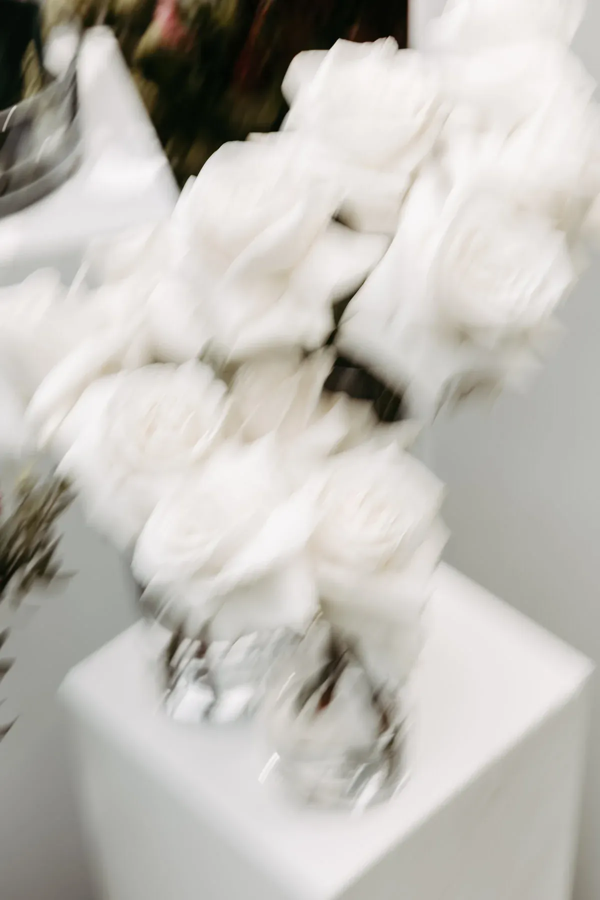 Hochzeitsfotograf Mainz - Blumenschmuck Hochzeit - weiße Blumen