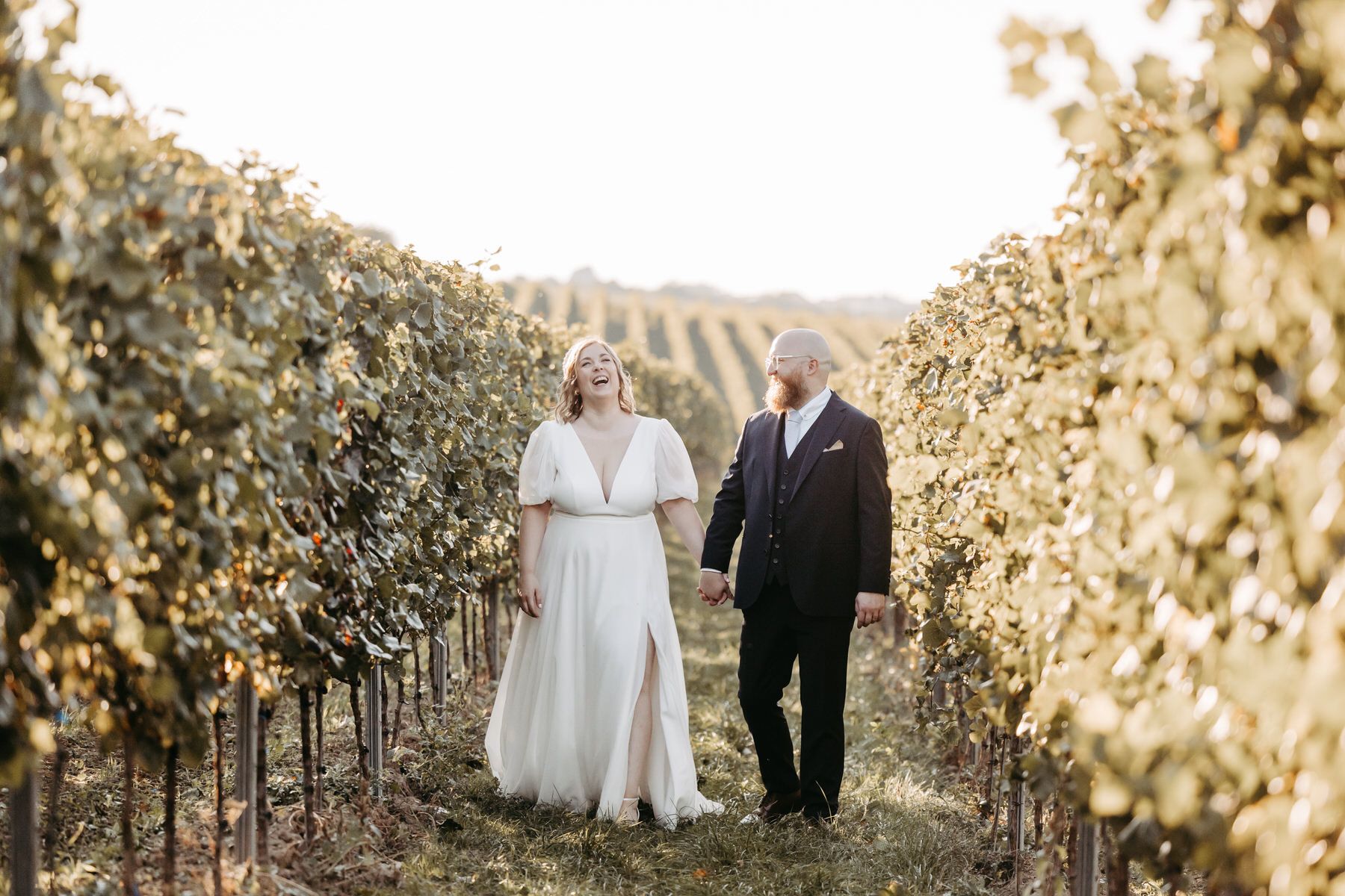 Hochzeitsfotograf Mainz - Brautpaarshooting Weinberge, Golden Hour, Sunset Shooting outdoor, natürliche Hochzeitsfotos, Andreas Heu | Weddings