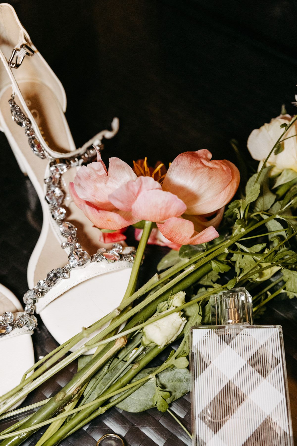 Hochzeitsfotograf Pfalz - Rheinhessen - Mainz - Frankfurt - Luxemburg Getting ready Flatlay - parfum