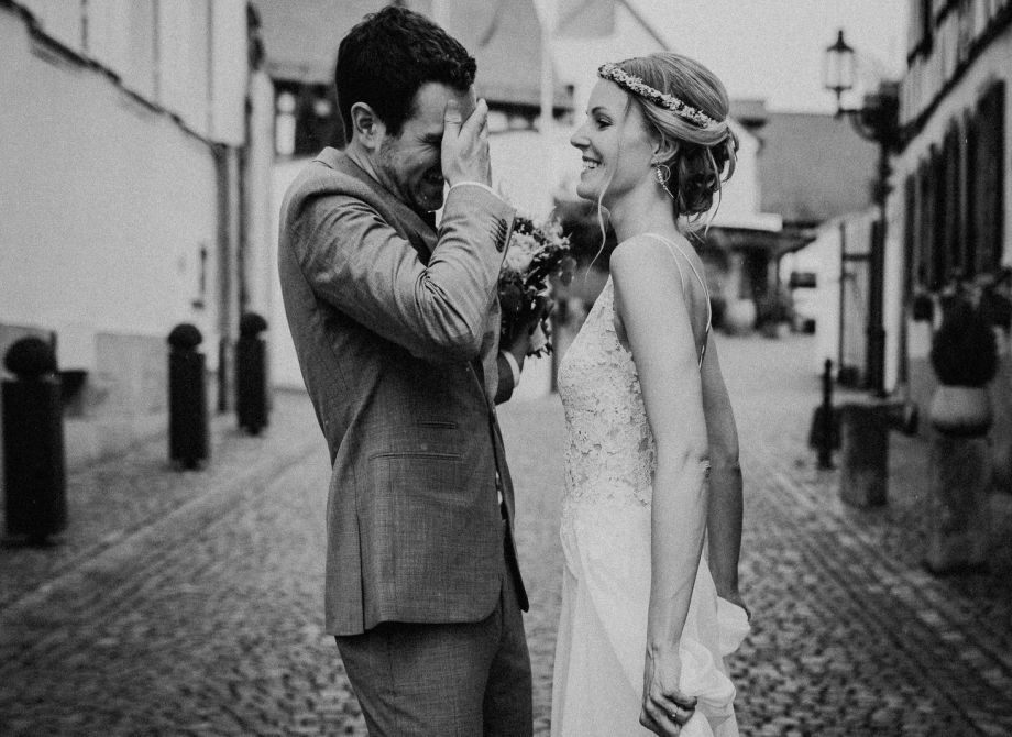 Hochzeitsfotograf Deidesheim - standesamtlich Heiraten im historischen Rathaus - Brautpaarshooting in der Altstadt-1-5