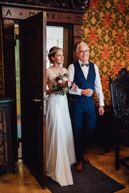 Hochzeitsfotograf Deidesheim - standesamtlich Heiraten im historischen Rathaus - Brautpaarshooting in der Altstadt-1-5
