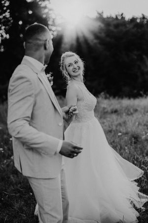 Hochzeitsfotograf im Saarland und der Pfalz - Brautpaarshooting im Wald - Hochzeitskleid - Braut - Bräutigam