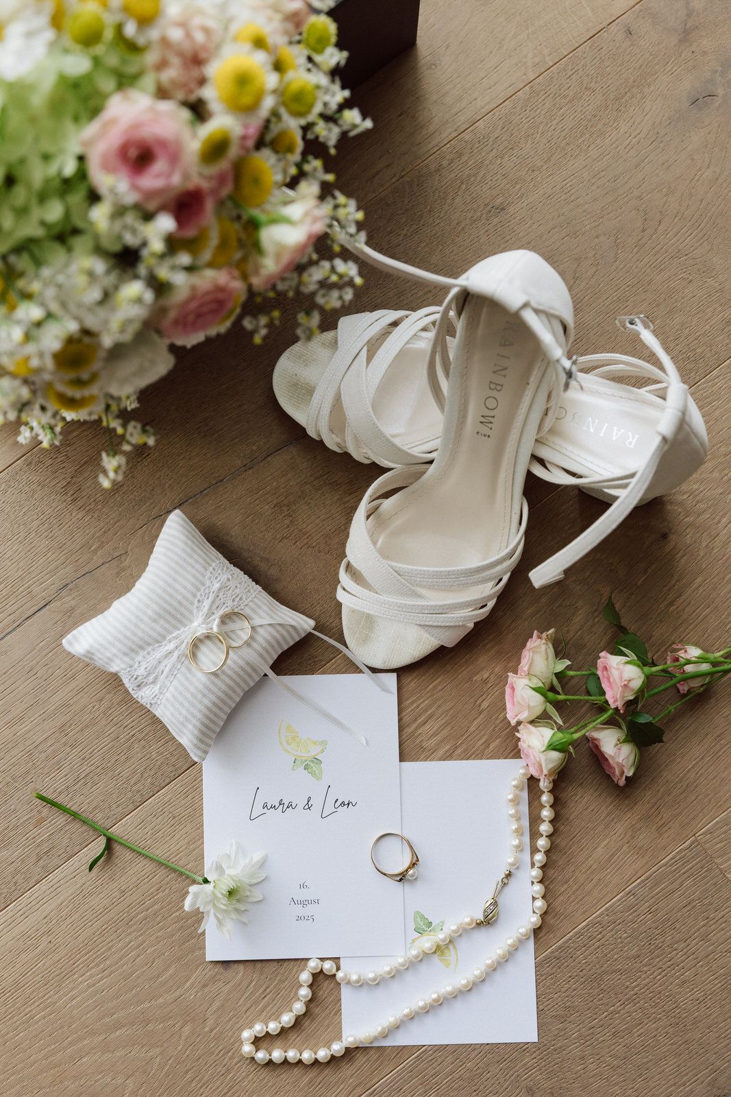 Hochzeitsfotograf Pfalz - Rheinhessen - Mainz - Frankfurt - Luxemburg Getting ready Flatlay - parfum