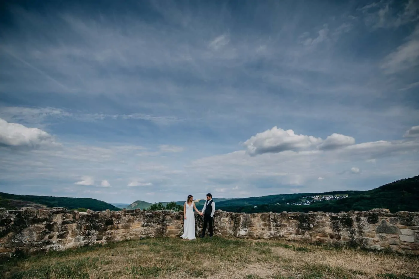 Hochzeitsfotograf im Saarland und der Pfalz - Brautpaarshooting standesamtliche Hochzeit auf der Kyrburg