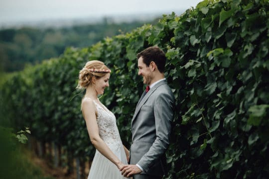 Hochzeitsfotograf in der Pfalz - Brautpaarshooting in den Weinbergen von Forst an der Weinstraße und Deidesheim