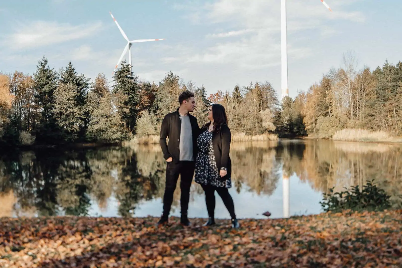 natürliche outdoor Paarfotos im Oktober - Fotograf für Paarshootings im Saarland und der Pfalz - Andreas Heu