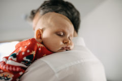 Newbornshooting in Saarbrücken - Newbornhomestory - Neugeborenen Fotografie - Familienfotograf Andreas Heu