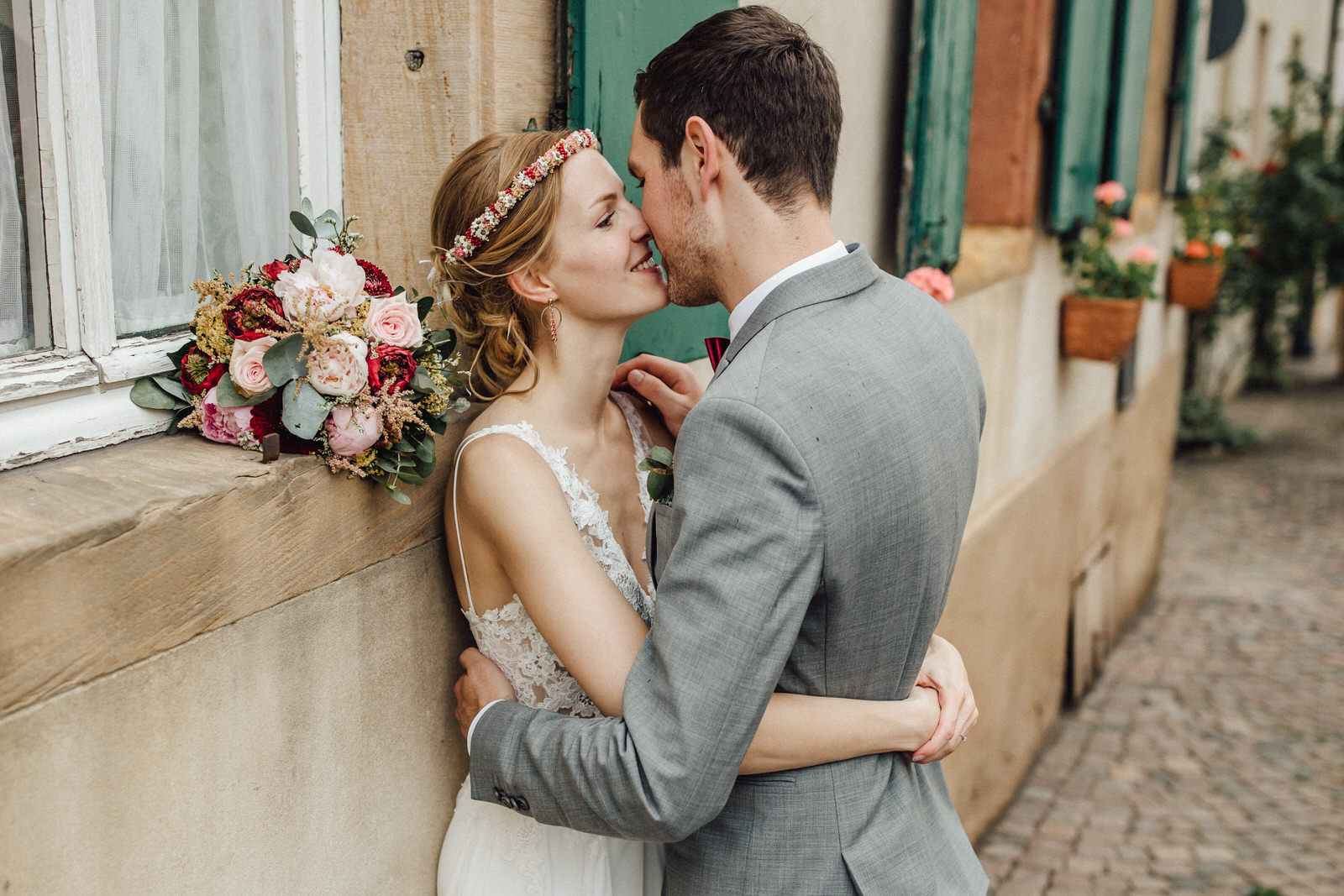 Hochzeitsfotograf Deidesheim - standesamtlich Heiraten im historischen Rathaus - Brautpaarshooting in den weinbergen