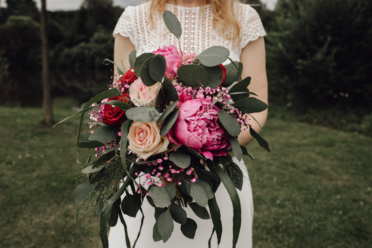 Hochzeitsfotograf Saarland - Brautstrauß mit Wildblumen - Andreas Heu