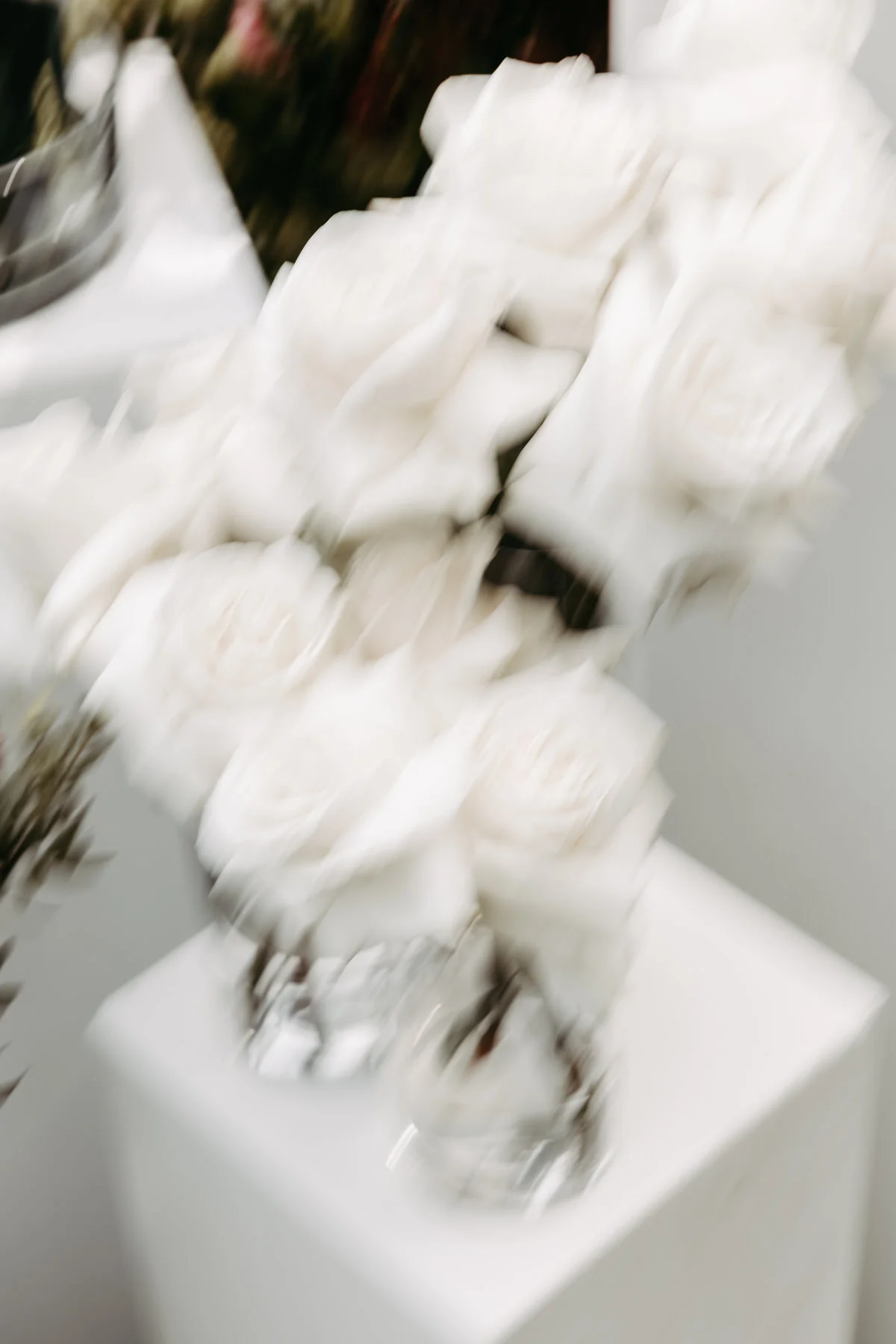 Hochzeitsfotograf Mainz - Blumenschmuck Hochzeit - weiße Blumen