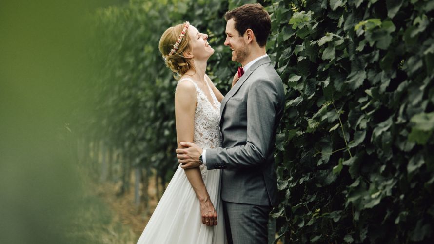 Hochzeitsfotograf Deidesheim - standesamtlich Heiraten im historischen Rathaus - Brautpaarshooting in den weinbergen