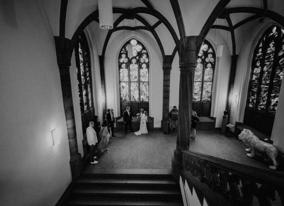 Hochzeitsfotograf Saarbrücken - Andreas Heu - Rathaus St. Johann - Braut mit Brautstrauß