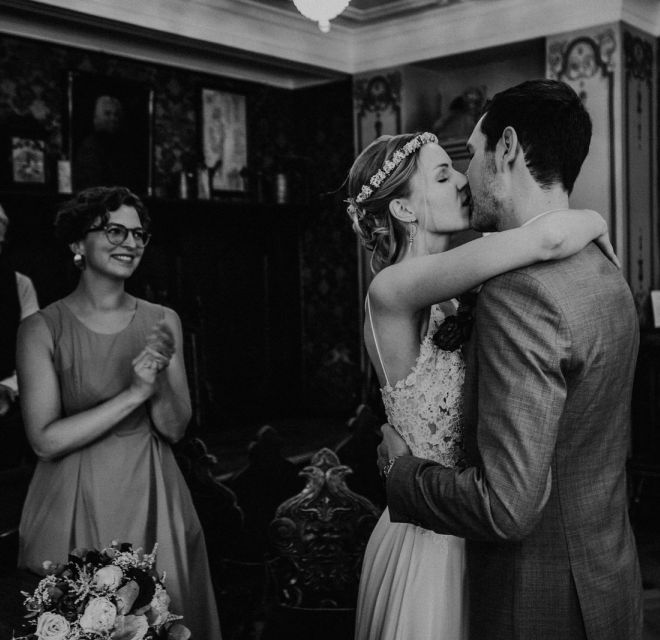 Hochzeitsfotograf Deidesheim - standesamtlich Heiraten im historischen Rathaus - Brautpaarshooting in der Altstadt-1-5