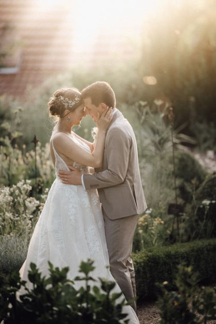 Hochzeitsreportage Weingut Junghof Undenheim - Hochzeitsfotograf Andreas Heu - Getting Ready Hochzeit, Hochzeitskleid