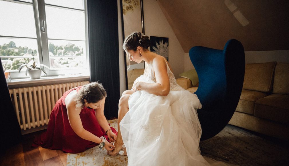 Hochzeitsreportage Weingut Junghof Undenheim - Hochzeitsfotograf Andreas Heu - Brautpaarshooting - Brautkleid