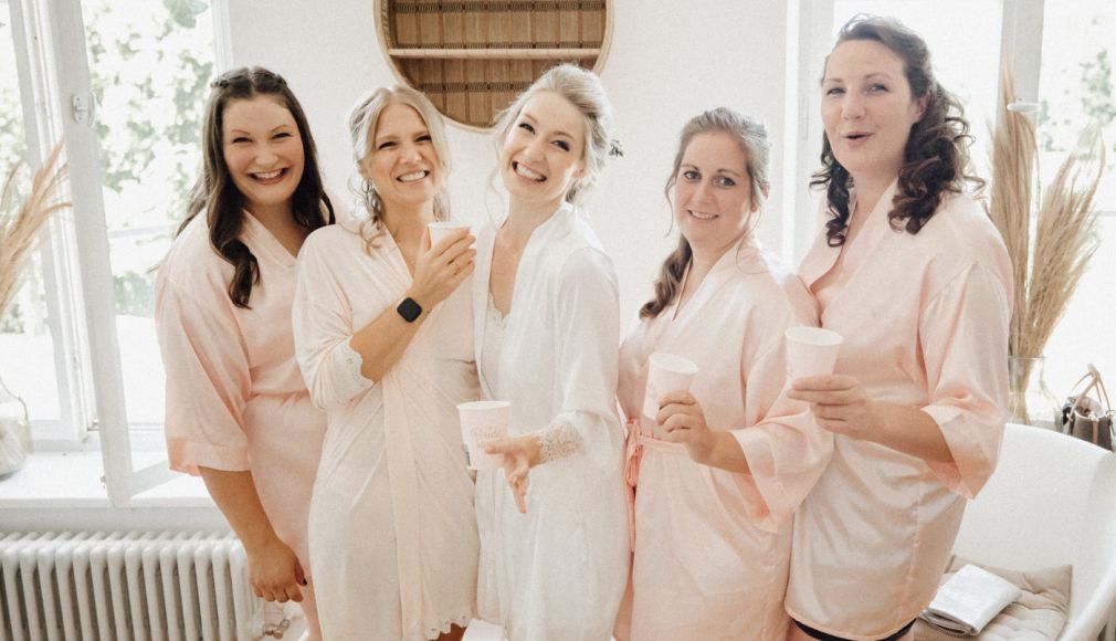 Hochzeitsreportage Weingut Junghof Undenheim - Hochzeitsfotograf Andreas Heu - Brautpaarshooting - Brautkleid