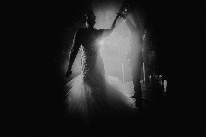 Hochzeitsfotograf Pfalz - standesamtliche Hochzeit in Speyer Hochzeitstanz mit Nebel