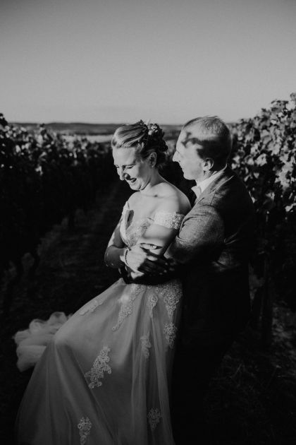 Hochzeitsreportage Weingut Junghof Undenheim - Hochzeitsfotograf Andreas Heu - Getting Ready Hochzeit, Hochzeitskleid