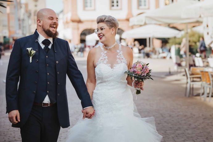 Hochzeitsfotograf in der Pfalz - Brautpaarshooting standesamtliche Hochzeit Rathaus Speyer und Dom zu Speyer